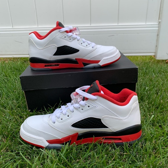 Jordan 5 Fire Red Low GS - Picture 2 of 6